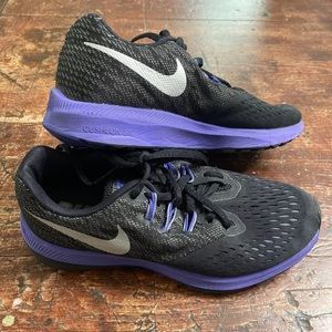 Nike Zoom Winflow 4 Woman’s Running Shoes Size 6.5